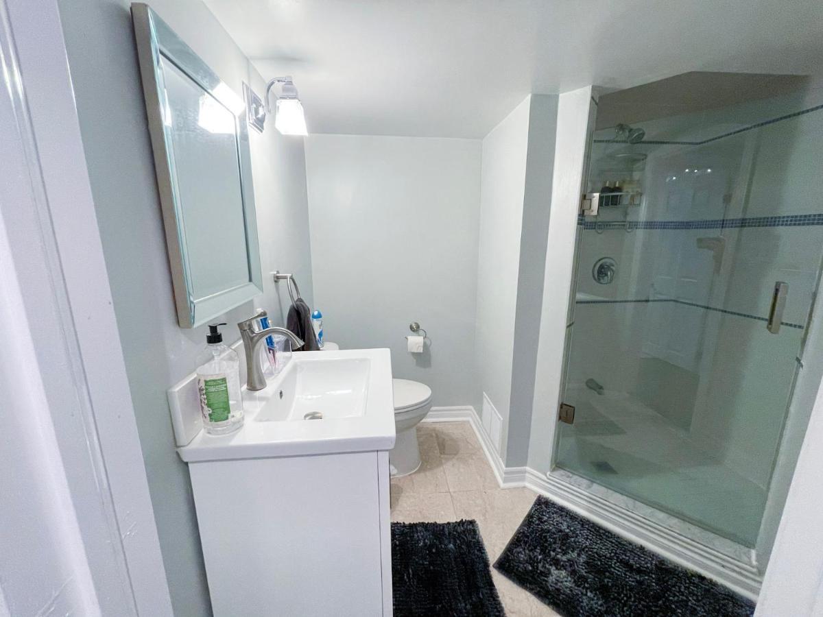 Spacious & Renovated 1Bd Suite W/Parking Toronto Exterior foto